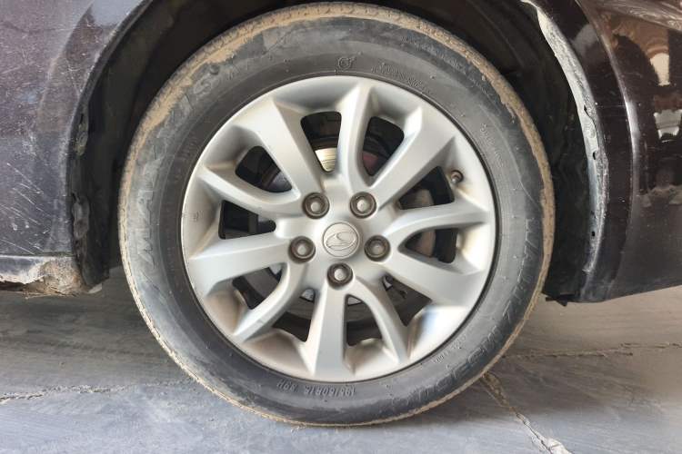 Used Soueast V5 Lingzhi 2012 1.5L Manual Flagship Edition Right Front Wheel Hub