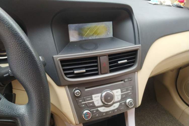 Used Soueast V5 Lingzhi 2012 1.5L Manual Luxury Version Audio And AC Panel