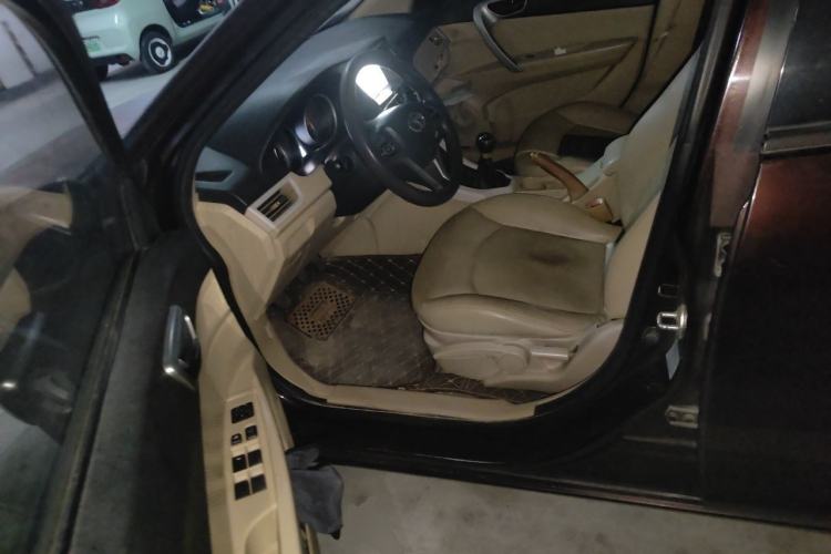 Used Soueast V5 Lingzhi 2012 1.5L Manual Luxury Version Driver Seat