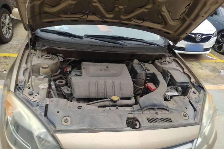 Used Soueast V5 Lingzhi 2012 1.5L Manual Luxury Version Engine Bay