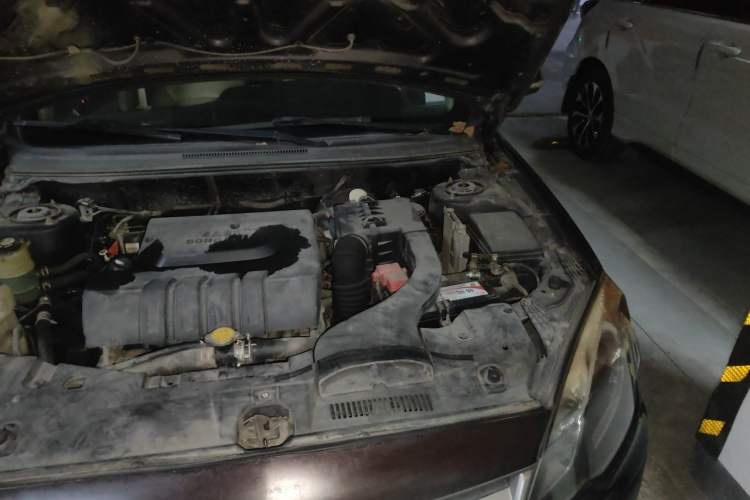 Used Soueast V5 Lingzhi 2012 1.5L Manual Luxury Version Engine Bay Left