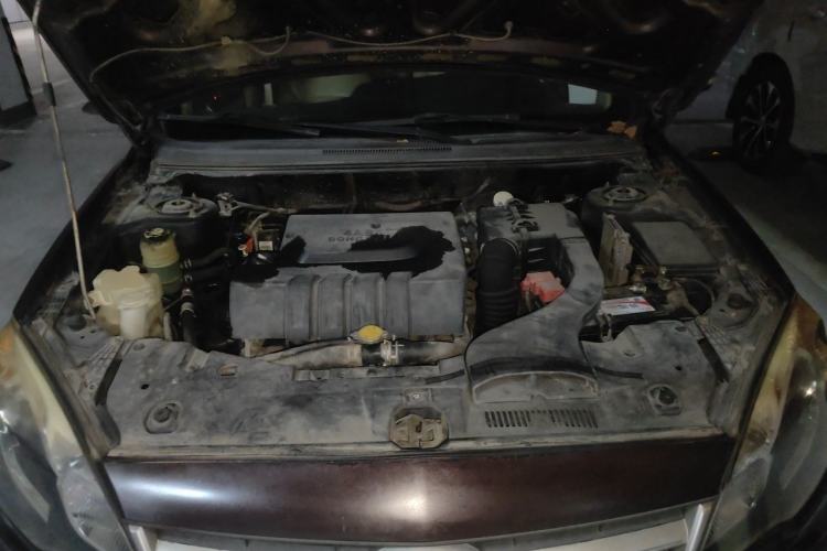 Used Soueast V5 Lingzhi 2012 1.5L Manual Luxury Version Engine Bay
