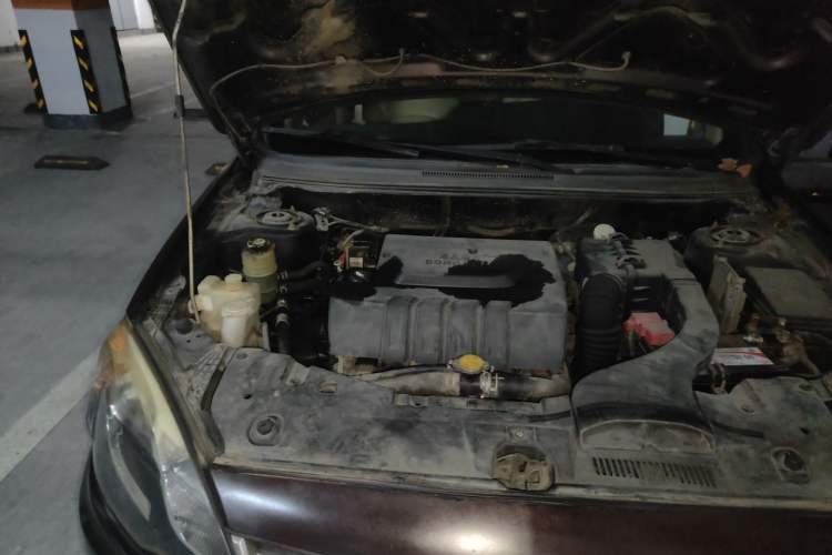 Used Soueast V5 Lingzhi 2012 1.5L Manual Luxury Version Engine Bay Right