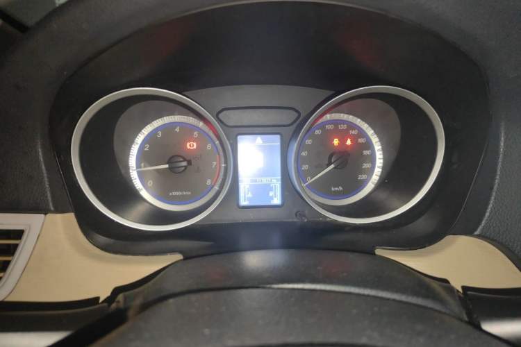 Used Soueast V5 Lingzhi 2012 1.5L Manual Luxury Version Instrument Cluster