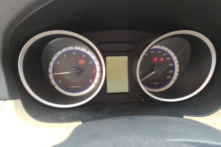 Used Soueast V5 Lingzhi 2012 1.5L Manual Luxury Version Odometer Close Up