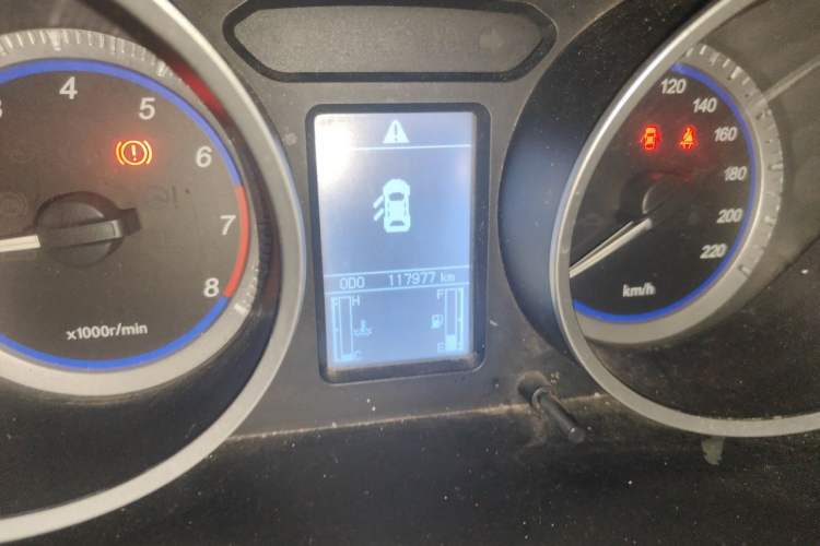 Used Soueast V5 Lingzhi 2012 1.5L Manual Luxury Version Odometer Close Up