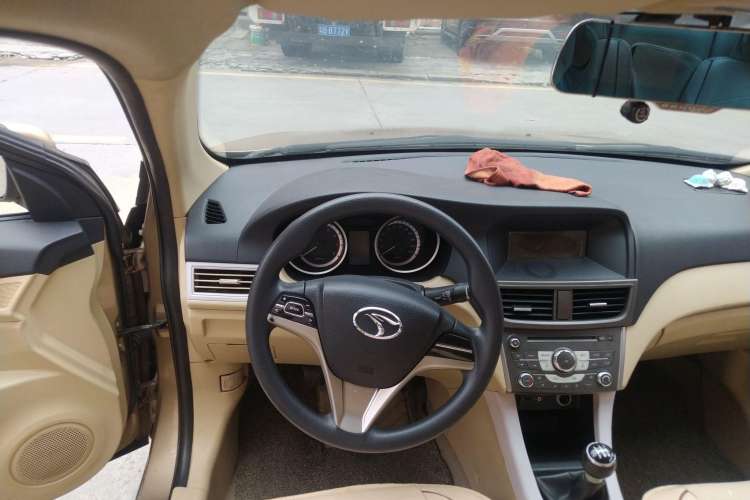 Used Soueast V5 Lingzhi 2012 1.5L Manual Luxury Version Steering Wheel