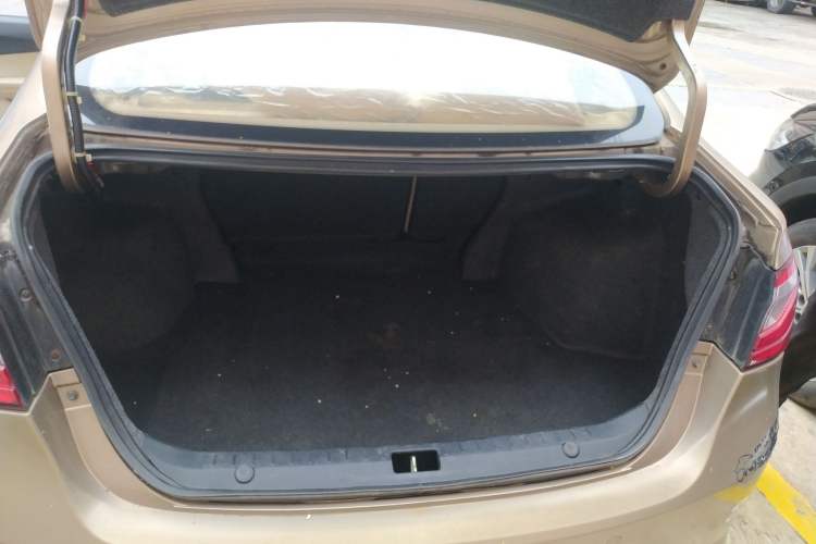 Used Soueast V5 Lingzhi 2012 1.5L Manual Luxury Version Trunk