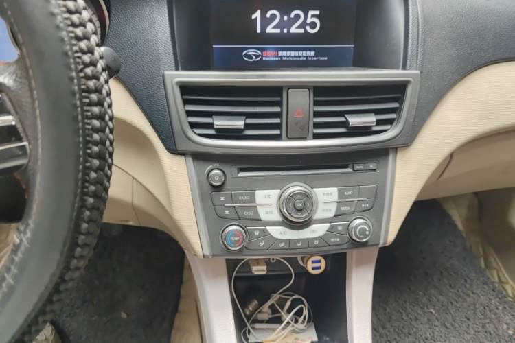 Used Soueast V5 Lingzhi 2012 1.5L Manual Comfort Edition Audio And AC Panel