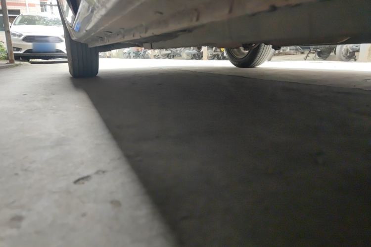 Used Soueast V5 Lingzhi 2012 1.5L Manual Comfort Edition Chassis Front Right