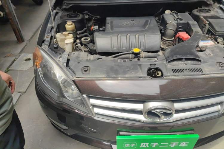Used Soueast V5 Lingzhi 2012 1.5L Manual Comfort Edition Engine Bay Right