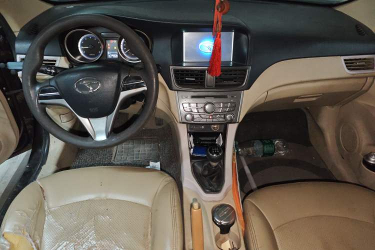Used Soueast V5 Lingzhi 2012 1.5L Manual Standard Edition Center Console