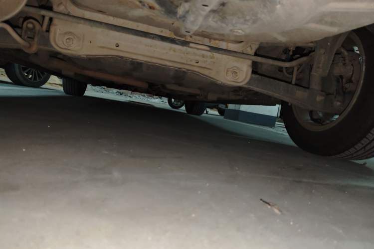 Used Soueast V5 Lingzhi 2012 1.5L Manual Standard Edition Chassis Rear