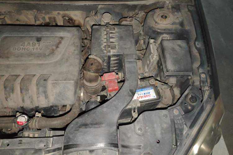 Used Soueast V5 Lingzhi 2012 1.5L Manual Standard Edition Engine Bay Left