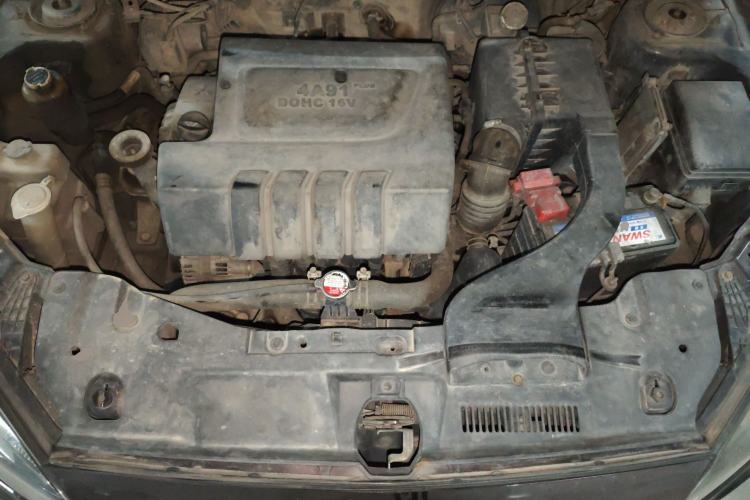 Used Soueast V5 Lingzhi 2012 1.5L Manual Standard Edition Engine Bay