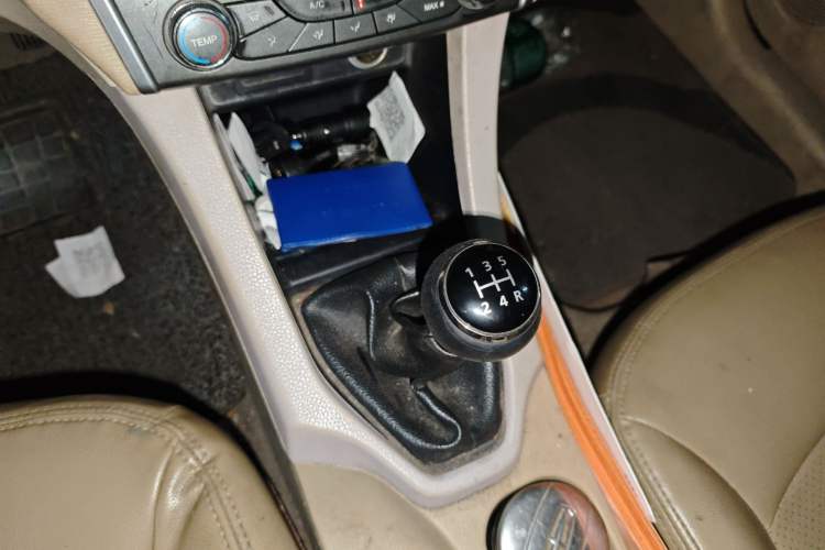 Used Soueast V5 Lingzhi 2012 1.5L Manual Standard Edition Gear Lever