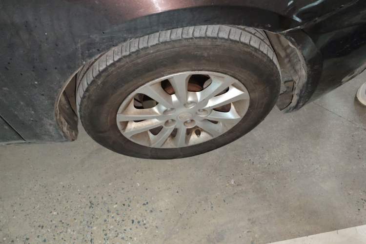 Used Soueast V5 Lingzhi 2012 1.5L Manual Standard Edition Right Front Wheel Hub