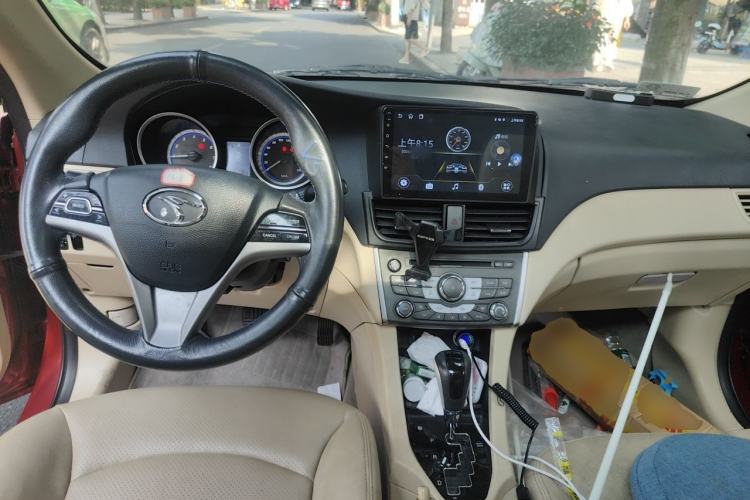 Used Soueast V5 Lingzhi 2012 1.5L CVT Luxury Version Center Console
