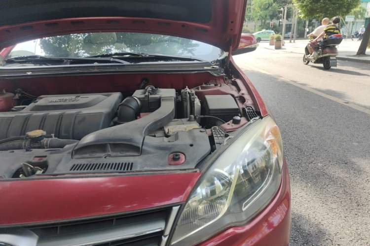 Used Soueast V5 Lingzhi 2012 1.5L CVT Luxury Version Engine Bay Left