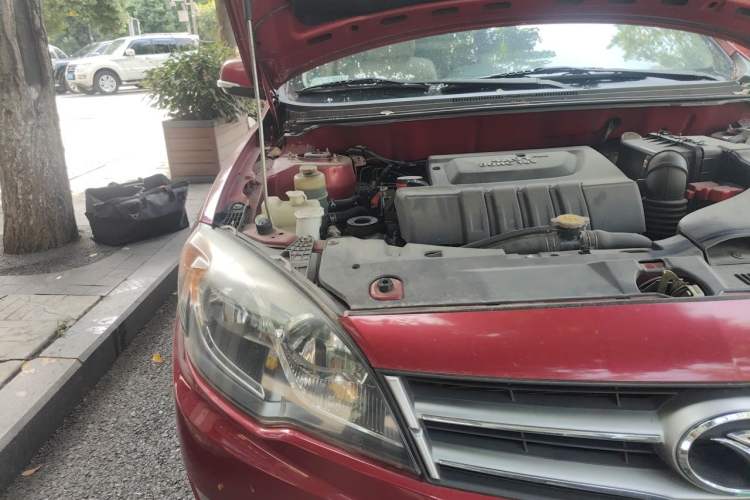 Used Soueast V5 Lingzhi 2012 1.5L CVT Luxury Version Engine Bay Right