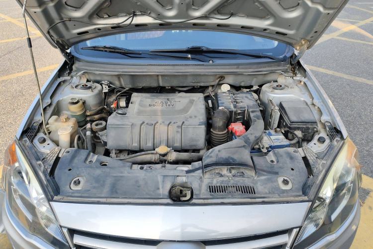 Used Soueast V5 Lingzhi 2012 1.5L Manual Comfort Edition Engine Bay