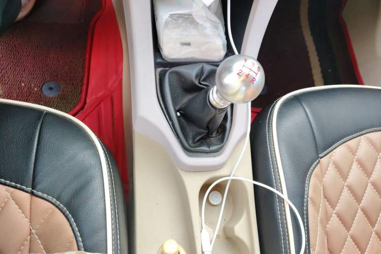 Used Soueast V5 Lingzhi 2012 1.5L Manual Comfort Edition Gear Lever