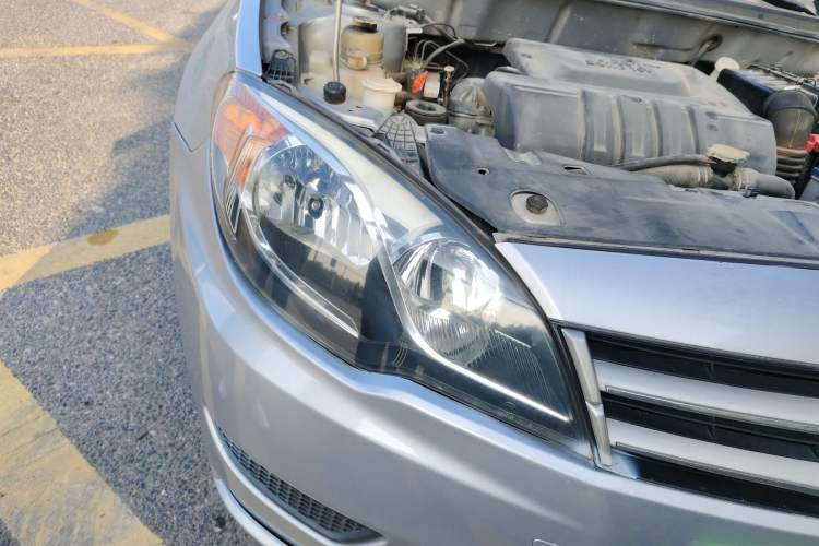 Used Soueast V5 Lingzhi 2012 1.5L Manual Comfort Edition Right Front Headlight