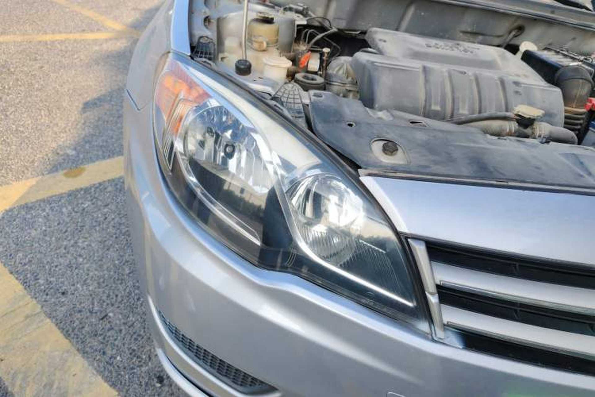 Used Soueast V5 Lingzhi 2012 1.5L Manual Comfort Edition Right Front Headlight