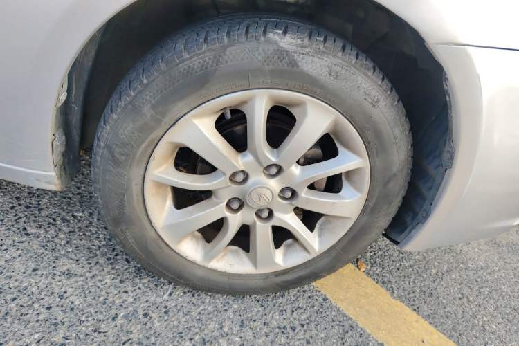 Used Soueast V5 Lingzhi 2012 1.5L Manual Comfort Edition Right Front Wheel Hub
