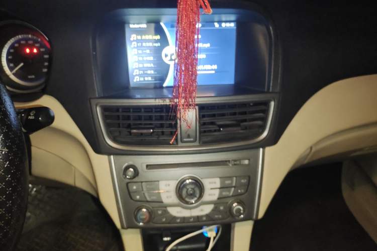 Used Soueast V5 Lingzhi 2012 1.5L CVT Flagship Edition Audio And AC Panel