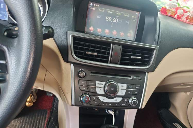 Used Soueast V5 Lingzhi 2012 1.5L CVT Comfort Edition Audio And AC Panel