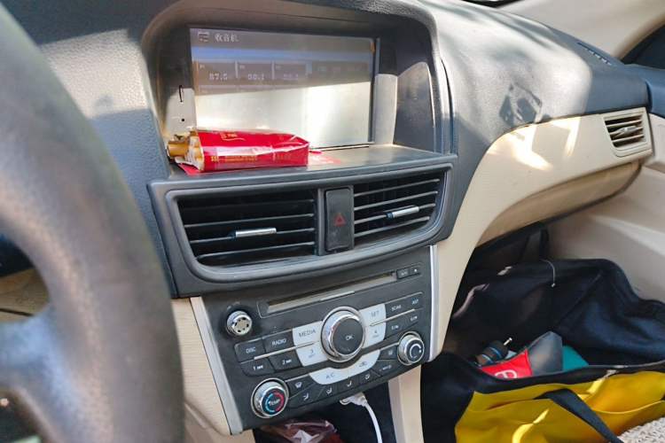 Used Soueast V5 Lingzhi 2012 1.5L Manual Comfort Edition Audio And AC Panel