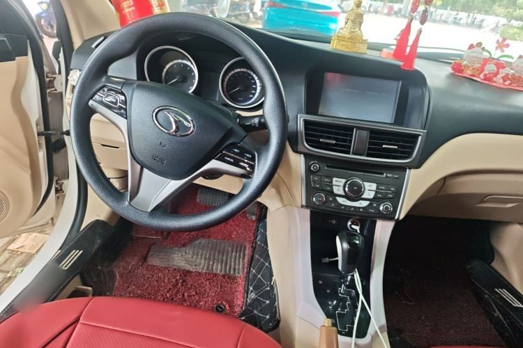 Used Soueast V5 Lingzhi 2012 1.5L CVT Comfort Edition Center Console