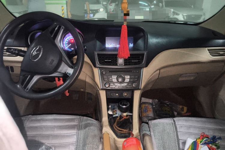 Used Soueast V5 Lingzhi 2012 1.5L Manual Comfort Edition Center Console