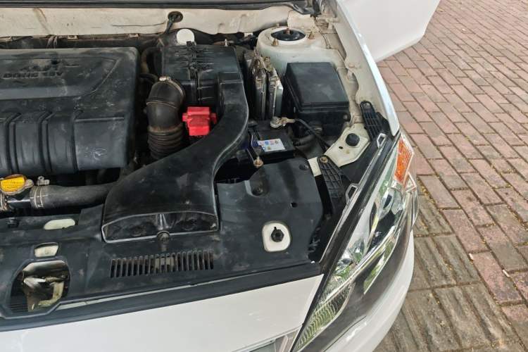 Used Soueast V5 Lingzhi 2012 1.5L CVT Comfort Edition Engine Bay Left