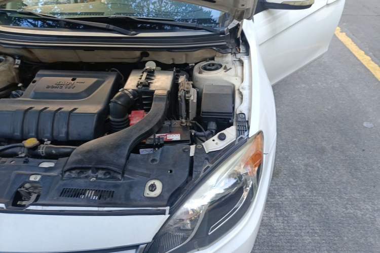 Used Soueast V5 Lingzhi 2012 1.5L CVT Comfort Edition Engine Bay Left