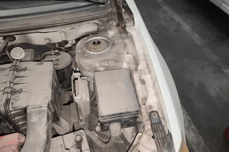 Used Soueast V5 Lingzhi 2012 1.5L Manual Comfort Edition Engine Bay Left