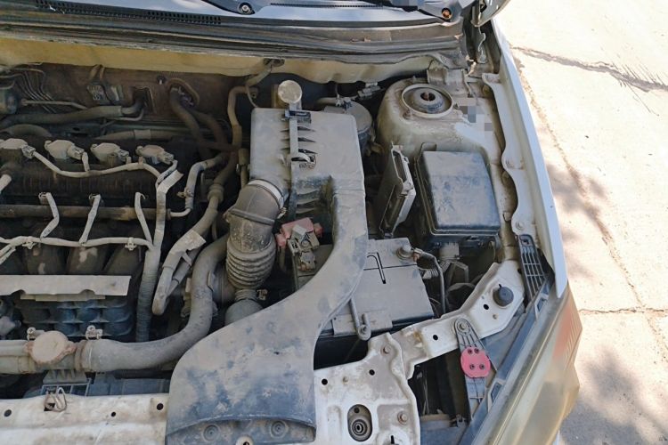 Used Soueast V5 Lingzhi 2012 1.5L Manual Comfort Edition Engine Bay Left