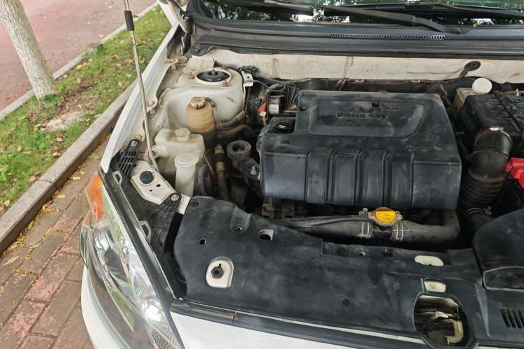 Used Soueast V5 Lingzhi 2012 1.5L CVT Comfort Edition Engine Bay Right