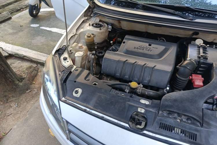 Used Soueast V5 Lingzhi 2012 1.5L CVT Comfort Edition Engine Bay Right