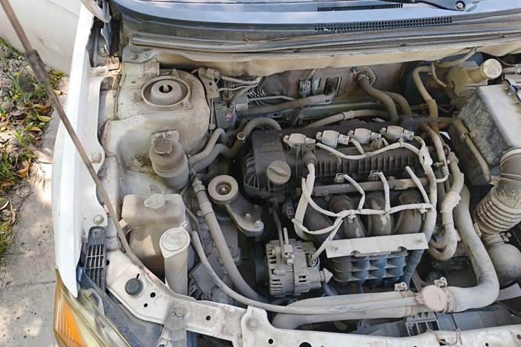 Used Soueast V5 Lingzhi 2012 1.5L Manual Comfort Edition Engine Bay Right
