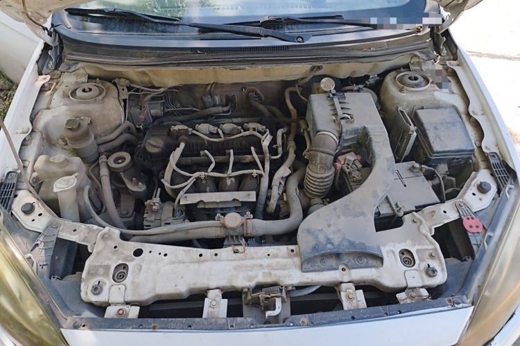 Used Soueast V5 Lingzhi 2012 1.5L Manual Comfort Edition Engine Bay