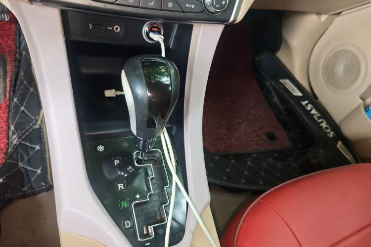 Used Soueast V5 Lingzhi 2012 1.5L CVT Comfort Edition Gear Lever