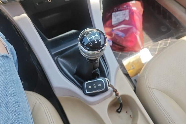 Used Soueast V5 Lingzhi 2012 1.5L Manual Luxury Version Gear Lever