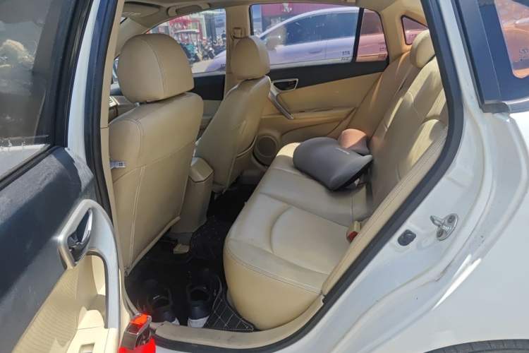 Used Soueast V5 Lingzhi 2012 1.5L Manual Luxury Version Left Rear Seat
