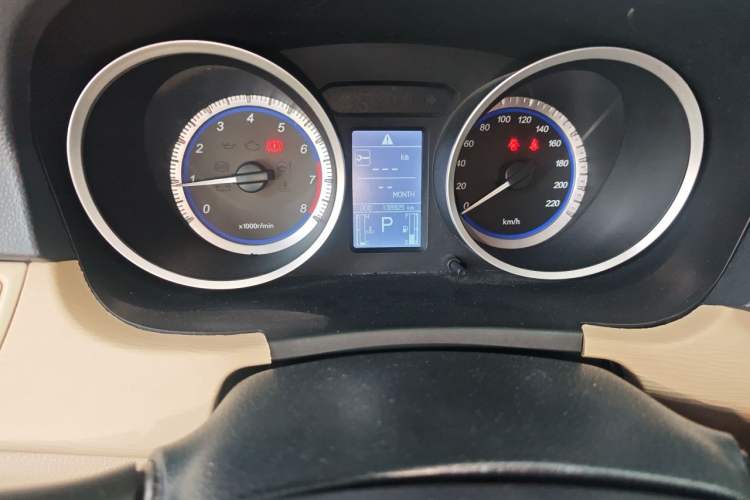 Used Soueast V5 Lingzhi 2012 1.5L CVT Comfort Edition Odometer Close Up