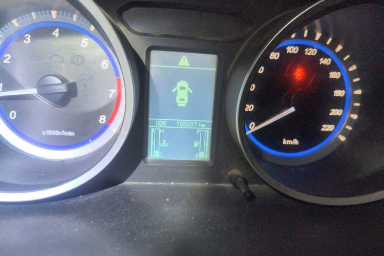 Used Soueast V5 Lingzhi 2012 1.5L Manual Comfort Edition Odometer Close Up
