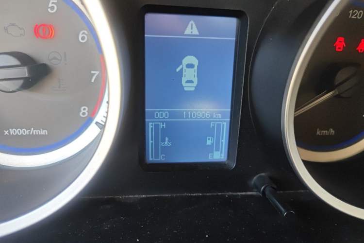 Used Soueast V5 Lingzhi 2012 1.5L Manual Luxury Version Odometer Close Up
