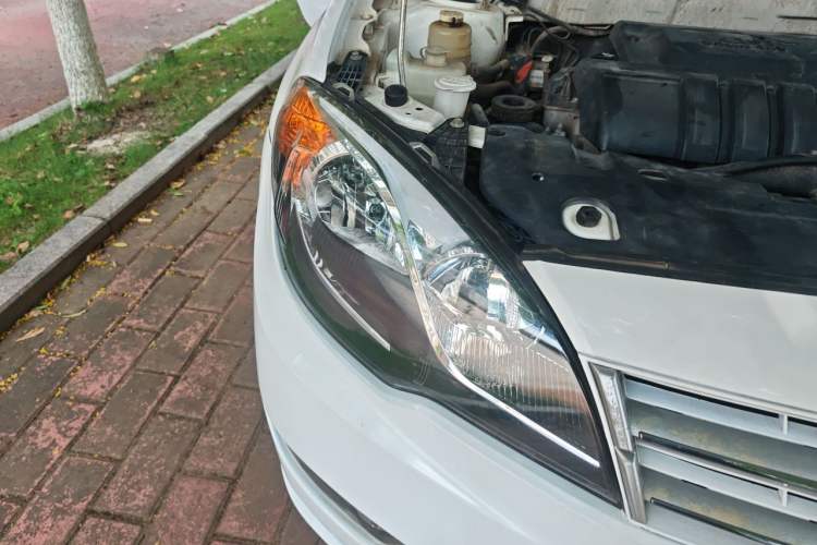 Used Soueast V5 Lingzhi 2012 1.5L CVT Comfort Edition Right Front Headlight
