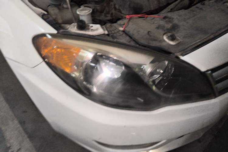 Used Soueast V5 Lingzhi 2012 1.5L Manual Comfort Edition Right Front Headlight